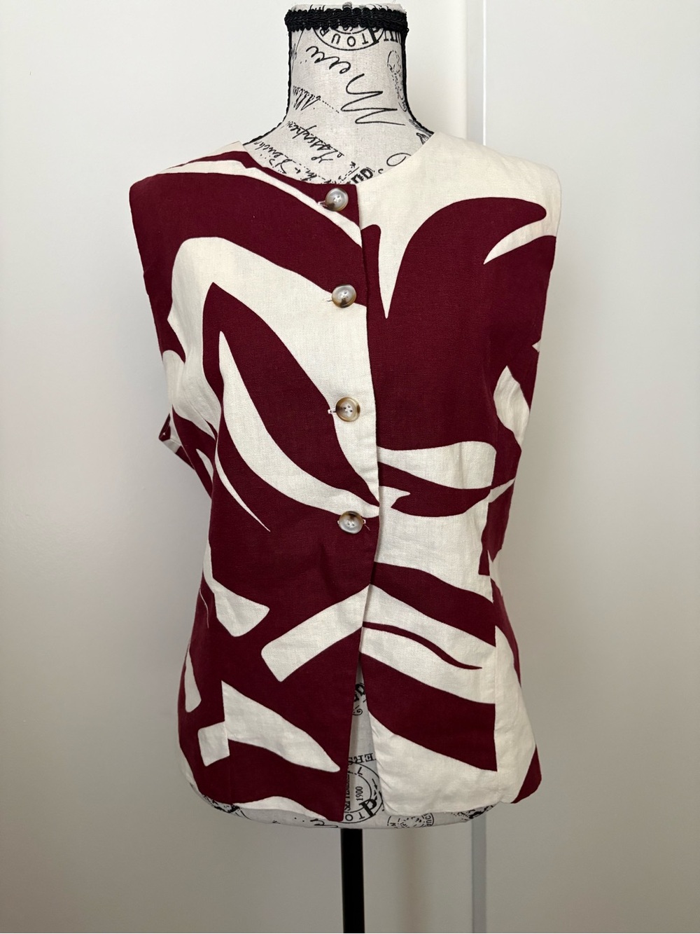 Rachel Zoe Sleeveless Abstract Print Top - Maroon & White
